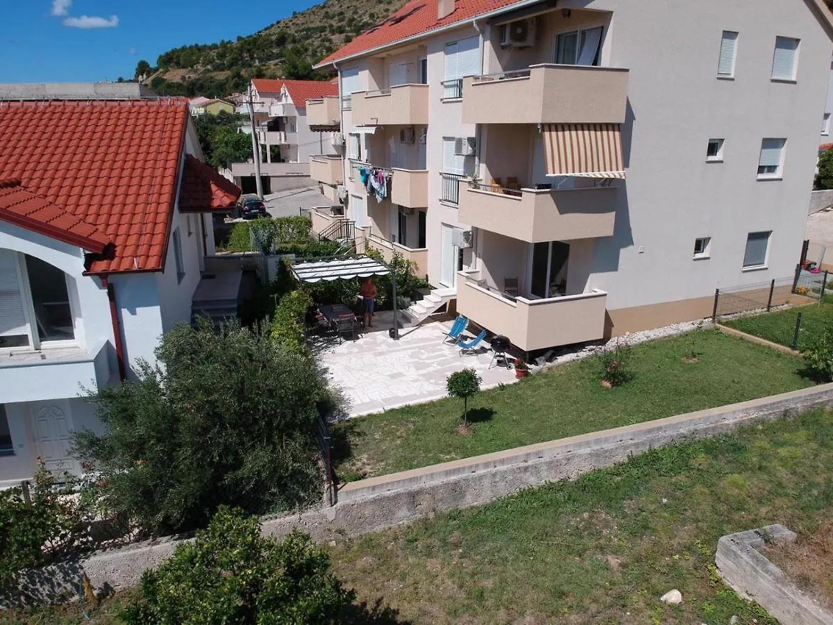 Albatros Daire Trogir